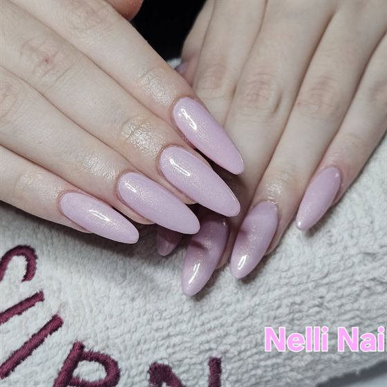 Hosszú halvány rózsaszín mandula műköröm – Nelli Nails, Hidas