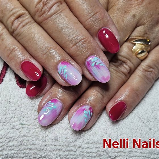 Bordó-rózsaszín márványmintás műköröm – Nelli Nails, Hidas